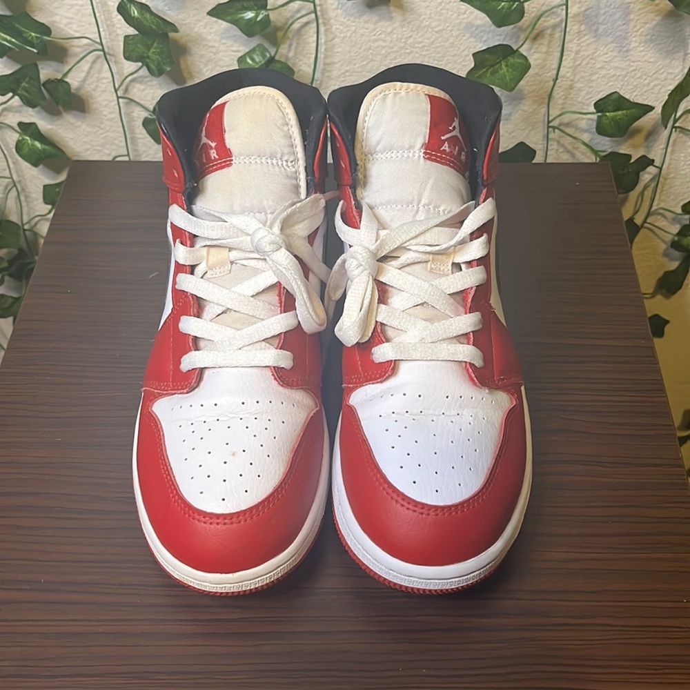 Red Jordan 1s, size: 7Y (8.5 W)